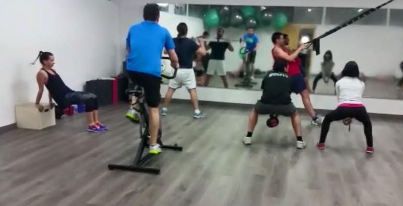 entrenamiento funcional en centro deportivo ayora